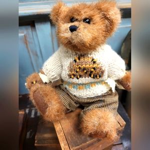 A Boyds Bee Bear. This Lil guy is so cute! About 10" long.